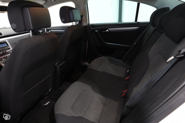 Volkswagen Passat 11