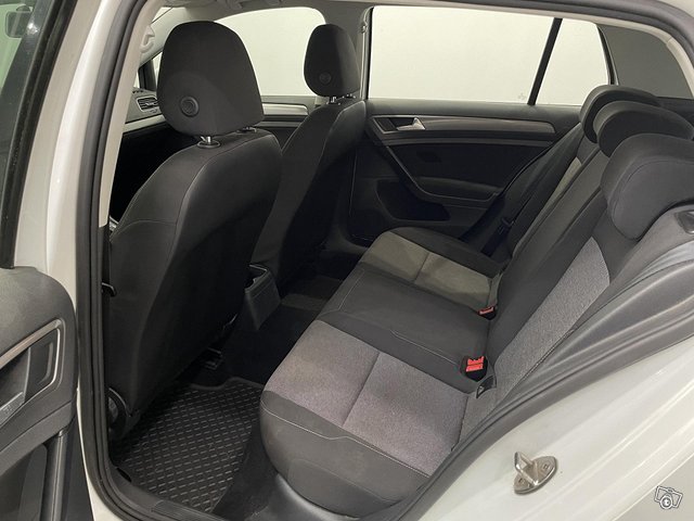 Volkswagen Golf 10