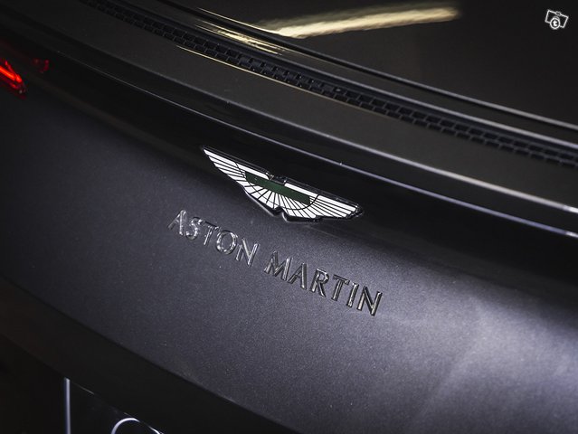 Aston Martin DB11 12