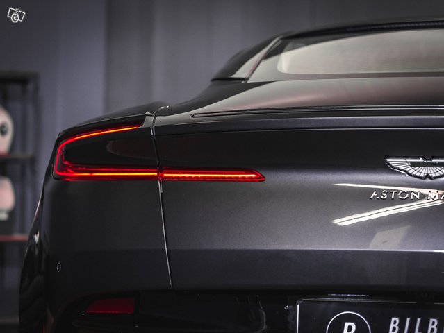 Aston Martin DB11 15