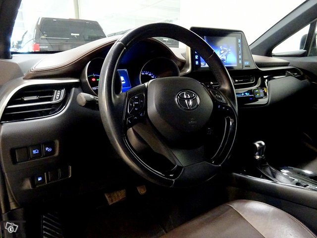Toyota C-HR 9