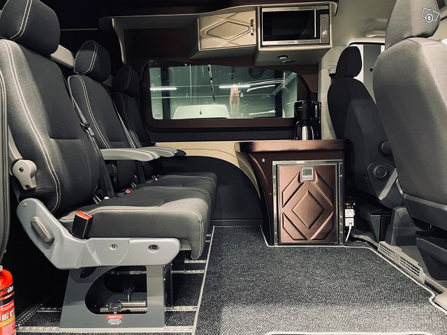 VOLKSWAGEN CRAFTER 9
