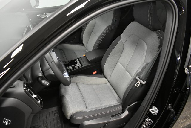 Volvo XC40 11