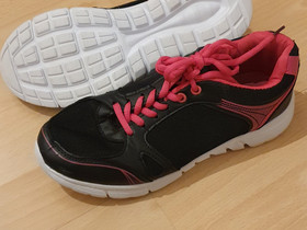 Sisäpelikengät, Kuntoilu ja fitness, Urheilu ja ulkoilu, Humppila, Tori.fi Sisäpelikengät, Kuntoilu ja fitness, Urheilu ja ulkoilu, Humppila, Tori.fi