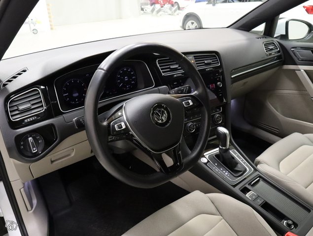 Volkswagen Golf 10