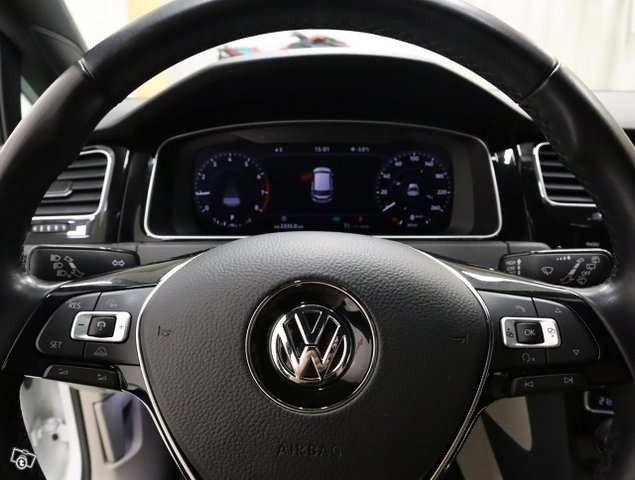 Volkswagen Golf 12