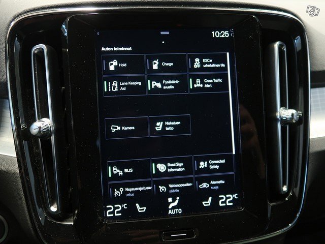 VOLVO XC40 18