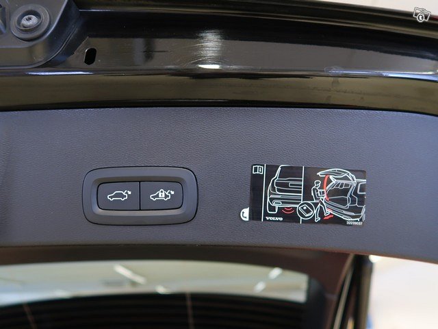 VOLVO XC40 23