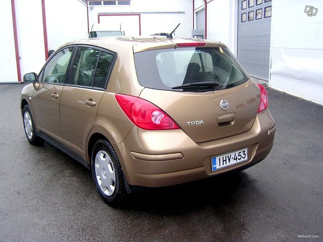 Nissan Tiida 3