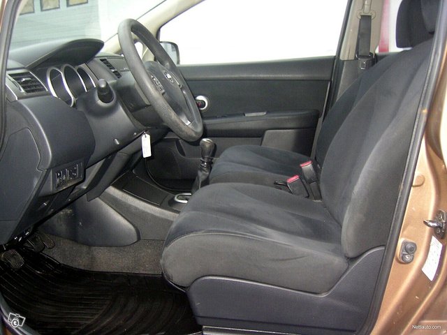 Nissan Tiida 6