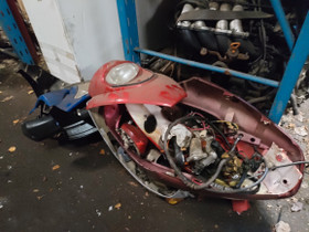 Skoottereiden osia ja renkaita, Mopojen varaosat ja tarvikkeet, Mototarvikkeet ja varaosat, Lahti, Tori.fi Skoottereiden osia ja renkaita, Mopojen varaosat ja tarvikkeet, Mototarvikkeet ja varaosat, Lahti, Tori.fi