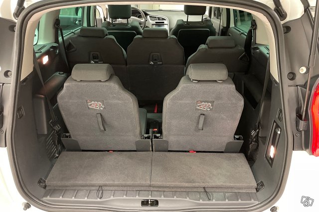 Peugeot 5008 12