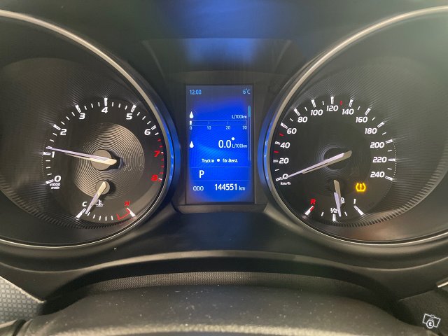 TOYOTA AVENSIS 13