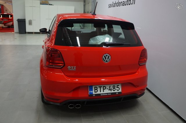 VOLKSWAGEN Polo 5