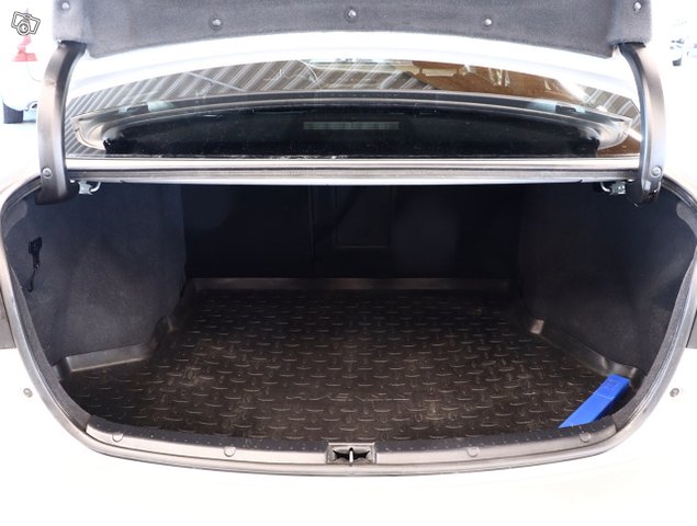 Toyota Avensis 16