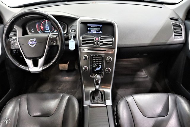 Volvo XC60 8