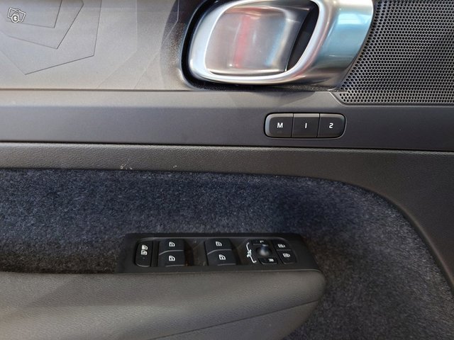 VOLVO C40 18