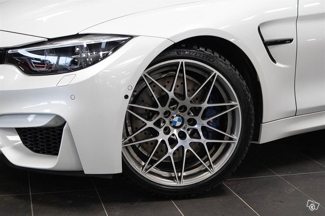 BMW M4 5