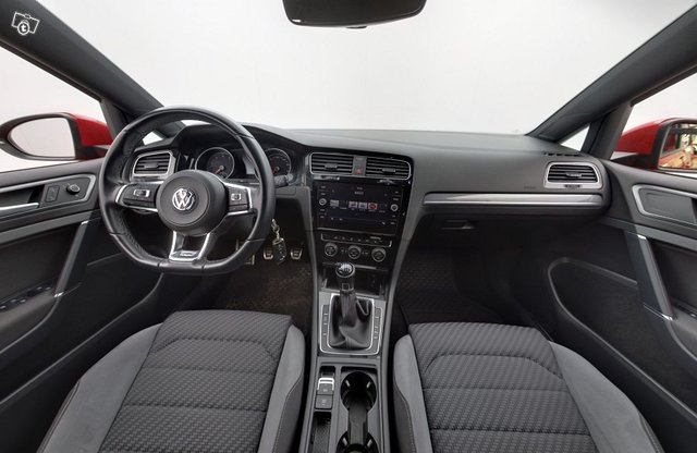Volkswagen Golf 11