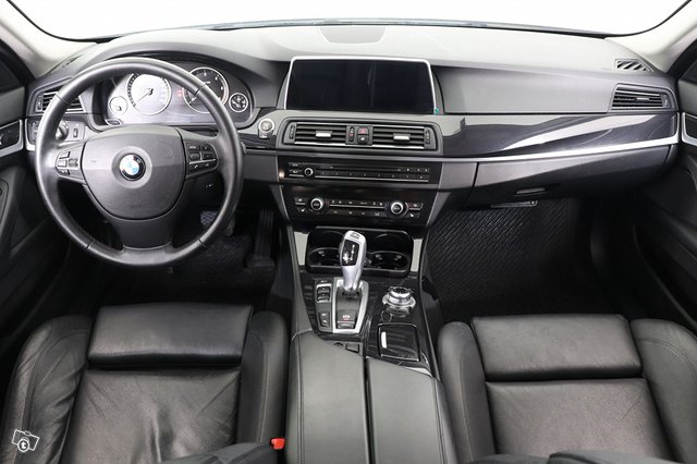 BMW 525 8