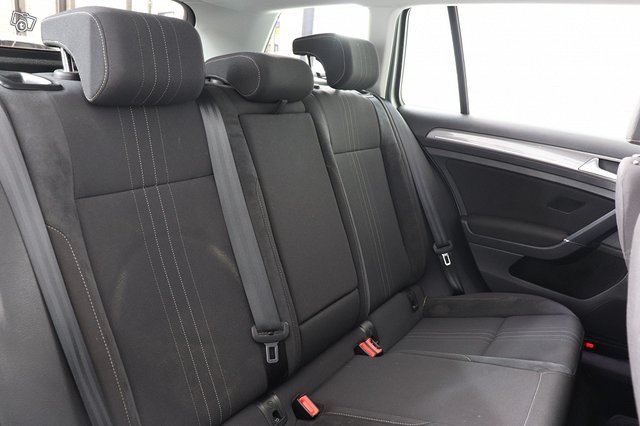 Volkswagen Golf 11