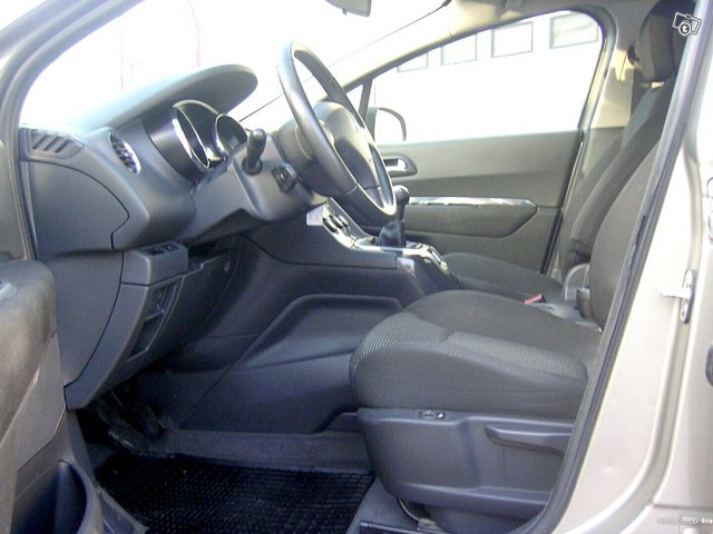 Peugeot 5008 6