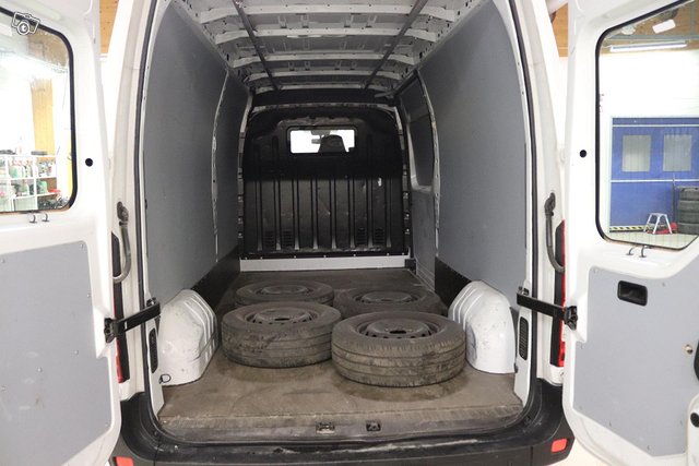 Nissan NV400 5