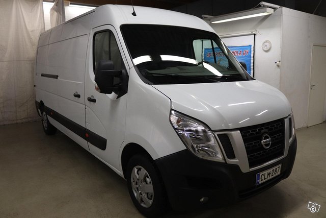 Nissan NV400 12