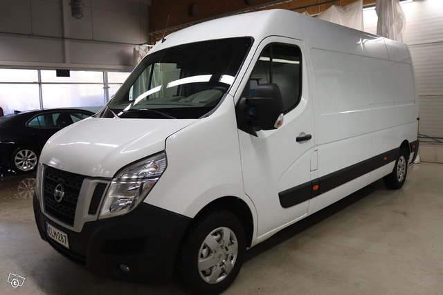 Nissan NV400 15