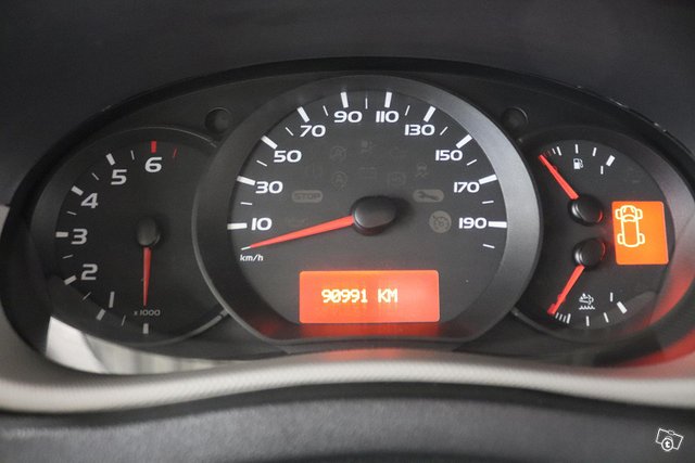 Nissan NV400 17