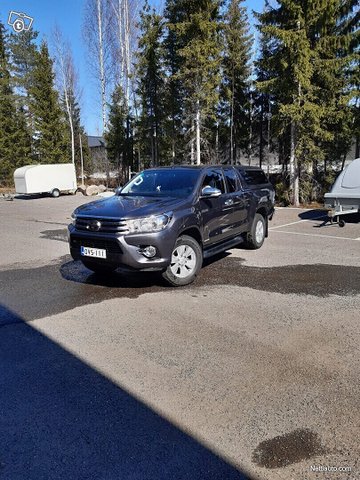 Toyota Hilux 2