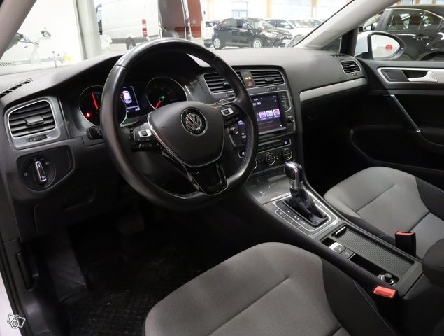 Volkswagen Golf 10