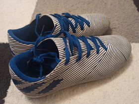 Adidas-nappikset koko 36, Jalkapallo, Urheilu ja ulkoilu, Seinäjoki, Tori.fi Adidas-nappikset koko 36, Jalkapallo, Urheilu ja ulkoilu, Seinäjoki, Tori.fi