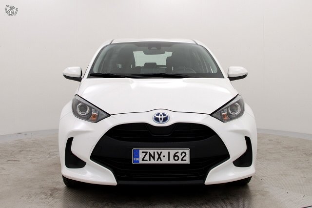 Toyota Yaris 8