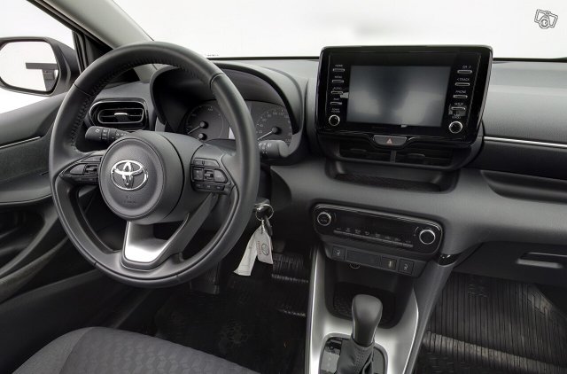 Toyota Yaris 9