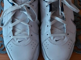 Nike sisäpelikengät, Muu urheilu ja ulkoilu, Urheilu ja ulkoilu, Akaa, Tori.fi Nike sisäpelikengät, Muu urheilu ja ulkoilu, Urheilu ja ulkoilu, Akaa, Tori.fi