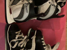 CCM hokkarit 36 ja jofa n. 30, Jääkiekko ja luistelu, Urheilu ja ulkoilu, Helsinki, Tori.fi CCM hokkarit 36 ja jofa n. 30, Jääkiekko ja luistelu, Urheilu ja ulkoilu, Helsinki, Tori.fi