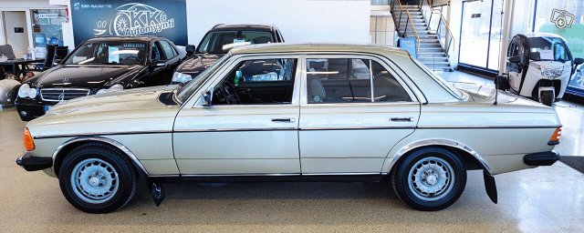 Mercedes-Benz 300 2