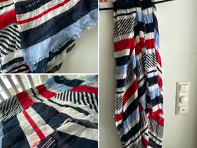 Tommy Hilfiger huivi, Muut asusteet, Asusteet ja kellot, Alavus, Tori.fi Tommy Hilfiger huivi, Muut asusteet, Asusteet ja kellot, Alavus, Tori.fi