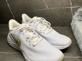 Nike revolution lenkkarit, Vaatteet ja kengät, Kuusamo, Tori.fi Nike revolution lenkkarit, Vaatteet ja kengät, Kuusamo, Tori.fi
