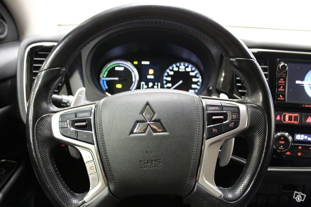 Mitsubishi Outlander PHEV 14