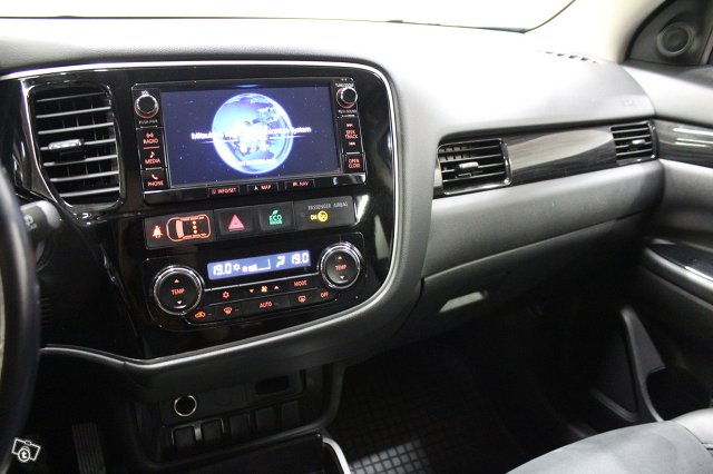Mitsubishi Outlander PHEV 15