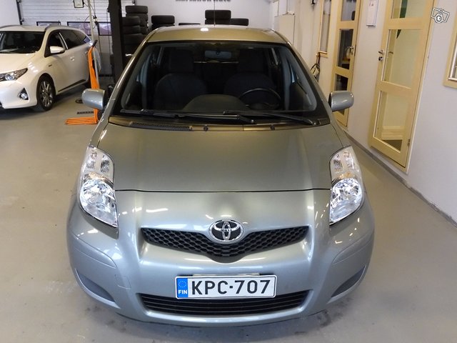 Toyota Yaris 2