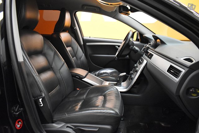 Volvo V70 12