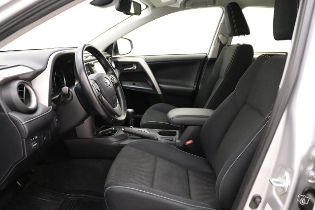 Toyota RAV4 8