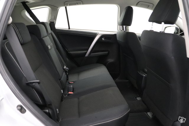 Toyota RAV4 16