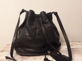 Mango musta bucket bag, Laukut ja hatut, Asusteet ja kellot, Helsinki, Tori.fi Mango musta bucket bag, Laukut ja hatut, Asusteet ja kellot, Helsinki, Tori.fi