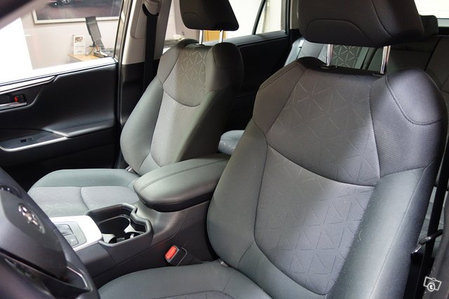 Toyota RAV4 6