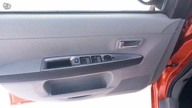 Mazda 2 13