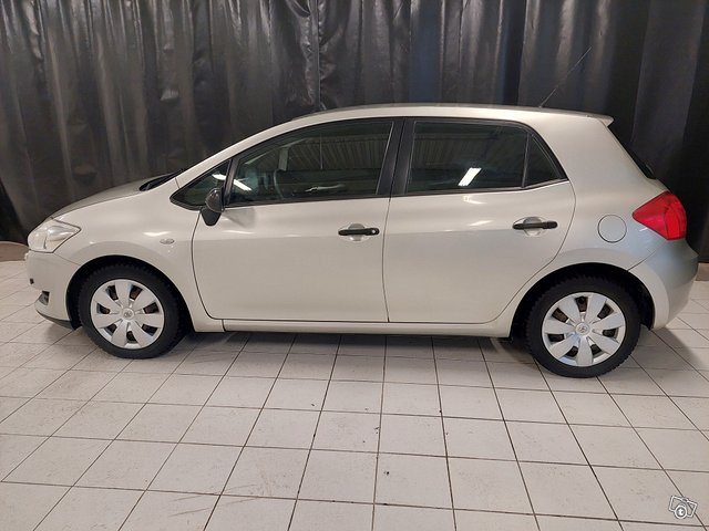 Toyota Auris 2